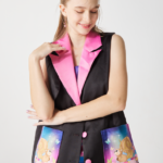 LE TACHA Printed V-neck sleeveless Vest เสื้อกั๊กแขนกุุดคอวี ผ้าพิมพ์